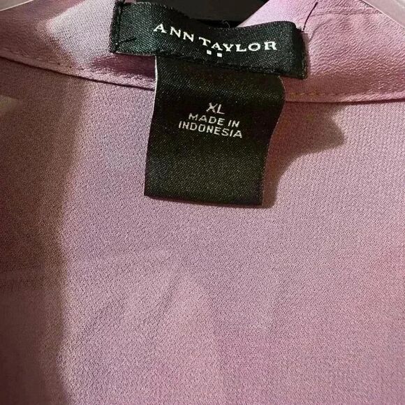 Ann Tailor Lavender Top Blouse Size XL Polyester Pockets Front 023 - Picture 3 of 5